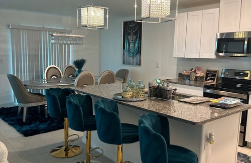 Wesley Chapel Casa | Stunning 4Bedroom Escape in Wesley Chapel Spacious, Stylish, and Ready for You!"