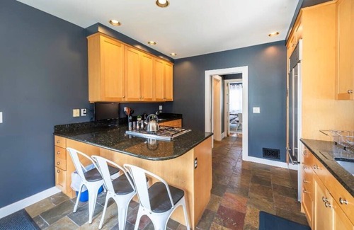 Birmingham Casa | Stunning 4BR Home - Walk to Downtown Birmingham!