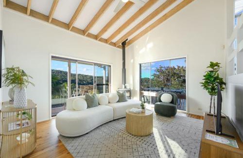 Tascott Casa | Stunning 4BR Home with Pool & Water Views