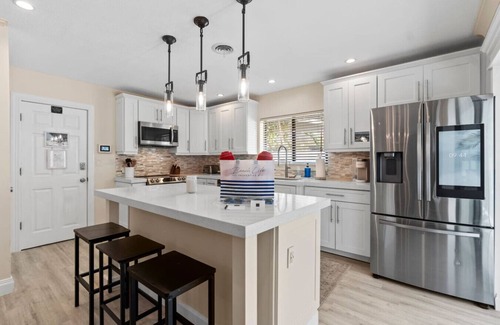 Coral Ridge Isles Casa | Stunning 4BR w/ Pool & Games!