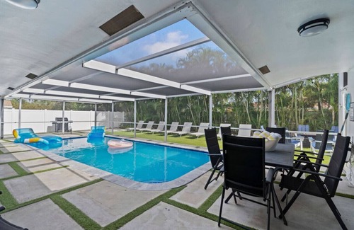 Coral Ridge Isles Casa | Stunning 4BR w/ Pool & Games!