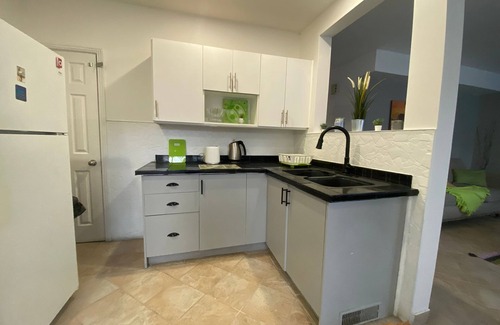 Cote-Saint-Paul Casa | Stunning 5-Bdrm Home, Gorgeous & Renovated, near Canal Lachine, family size
