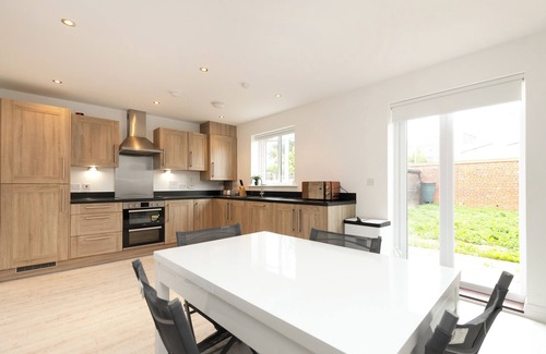 Ashford Casa | Stunning 5-Bed House in Ashford