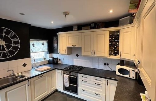 Pershore Cabaña | Stunning 5 Bed Victorian home (optional hot tub)