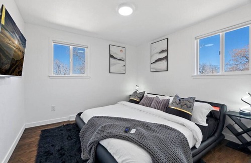 Sunnyside Casa | Stunning 5-Bedroom Home in DEN