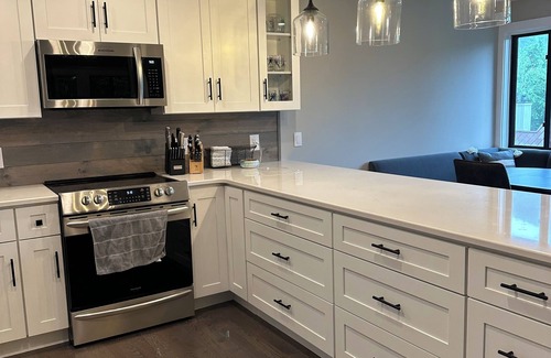 Lincoln Casa | Stunning 5-bedroom Townhome Across from Loon Mtn with Ski Shuttle