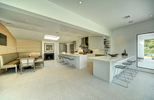 Water Mill Casa | Stunning 5 bedroom Vicente Wolf Designed Home South of Highway in Water Mill