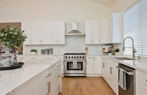 Encino Casa | Stunning 5BD\3.5BA Family 1 Story Home in Encino
