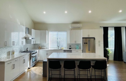 Encino Casa | Stunning 5BD\3.5BA Family 1 Story Home in Encino
