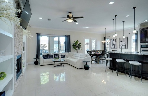 Irving Casa | Stunning 5br 4ba with game room near DFW and LOVE Field