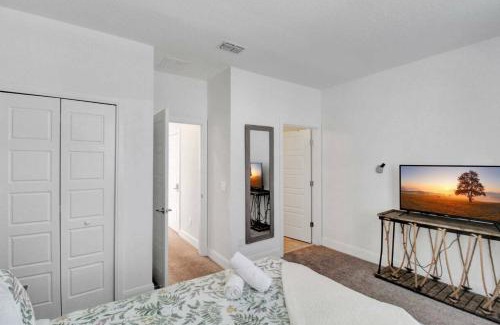 Davenport Casa | Stunning 5BR Pool Home in Resort