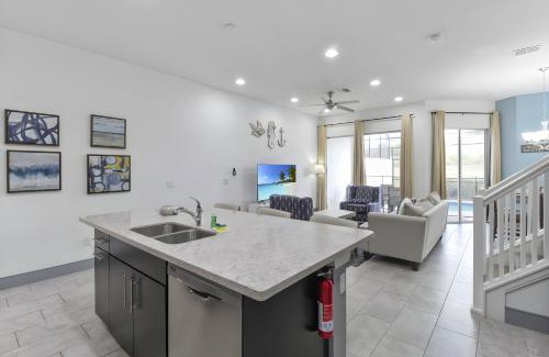 Davenport Casa | Stunning 5BR Pool Home in Resort