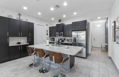 Davenport Casa | Stunning 5BR Pool Home in Resort