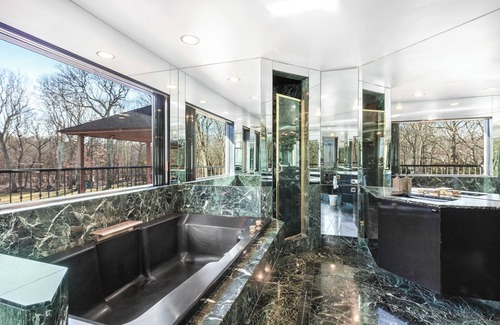Hampton Bays Casa | Stunning 6,000 sq ft home on 1.28 private acres in Hamptons Bays, with pool.