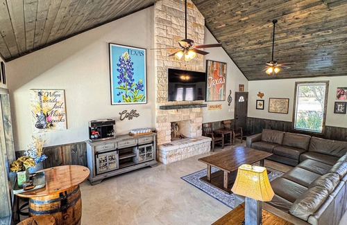 Sabinal Casa | Stunning 6 Bedroom vacation home with pool & hot tub 5 minutes from Frio River!