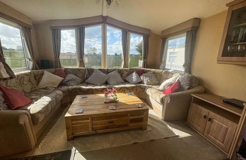 Scratby Casa | Stunning 6 berth caravan for hire in Norfolk, close to the beach, ref 19129S