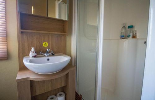 Felixstowe Otro | Stunning 6 Berth Caravan At Suffolk Sands Holiday Park Ref 45031G