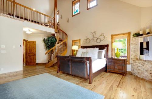 Blue River Casa | Stunning 6BR Lodge w Beautiful Mt Quandary Views