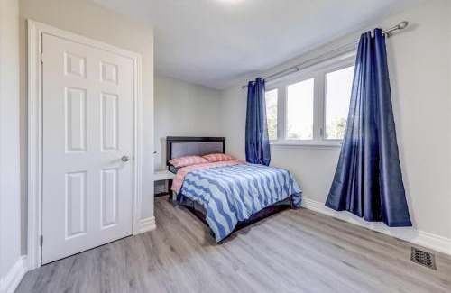Dean Park Casa | Stunning 7 Br RougeView Home with 2 Kitchens, 5 Bathrooms, Amazing Backyard & 8-Car Parking