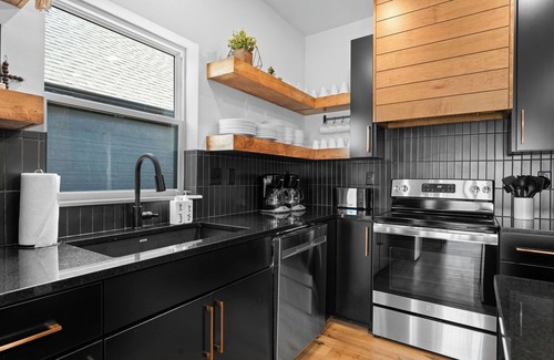 Branson Cabina | Stunning 8 bedroom home! Indoor and Outdoor pool!