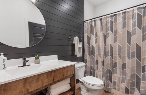 Branson Cabina | Stunning 8 bedroom home! Indoor and Outdoor pool!