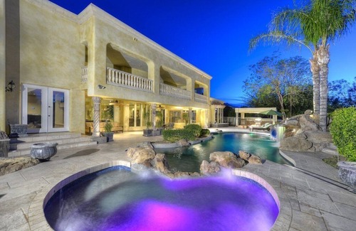 Chandler Casa | STUNNING 8 Bedroom Mansion on Golf Course! Heated Pool/Spa! Theater Room!