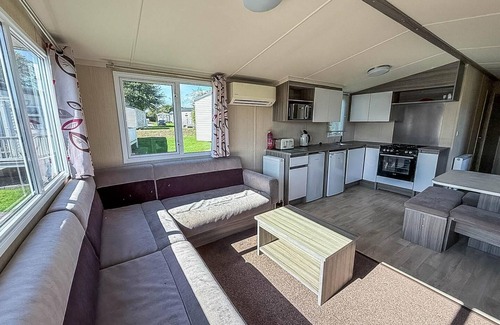 Great Yarmouth Casa | Stunning 8 berth caravan at Cherry Tree Holiday Park in Norfolk ref 70711C