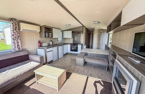 Great Yarmouth Casa | Stunning 8 berth caravan at Cherry Tree Holiday Park in Norfolk ref 70711C