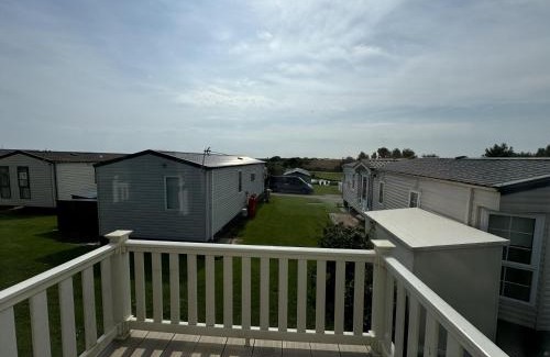 Winestead Alquiler De Eote | Stunning 8 Berth Caravan With Decking And Unlimited Wi-Fi, Ref 71012P