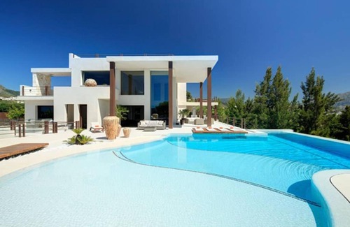 Nueva Milla de Oro Villa | Stunning 9 bedroom villa with sea views
