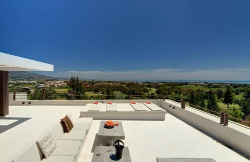 Nueva Milla de Oro Villa | Stunning 9 bedroom villa with sea views