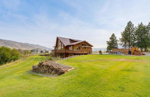 Brewster Casa | Stunning A-Frame Home with Views, 10 Mi to Okanogan!