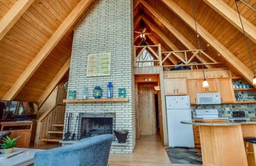 Poynette Cabaña | Stunning A-frame on Lake WI