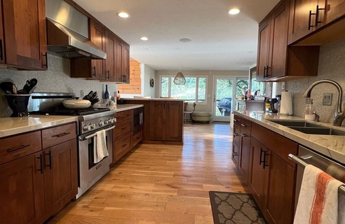 Penngrove Casa | Stunning A-frame on private vineyard with world class sunsets. Great for groups!