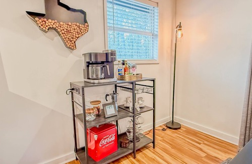 Pottsboro Cabina | Stunning A-Frame: Walk to Lake, LIVE TV, hot tub