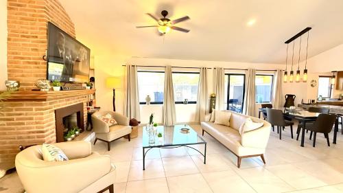 San Antonio Tlayacapan Casa | Stunning Ajijic Lake Chapala 2 Bdrm Retreat -Bikes - Gym - Pickleball Court