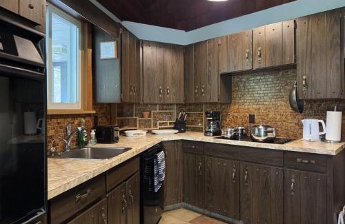 Brighton Casa | Stunning all season Cottage surrounded by nature!