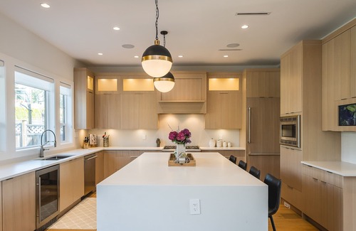 Coquitlam Casa | Stunning and Luxurious 3 Bedroom Mansion Beside Como Lake and Blue Mountain Park