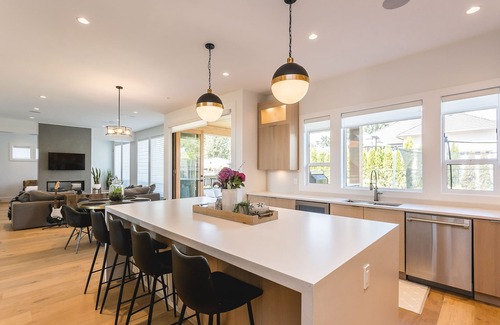 Coquitlam Casa | Stunning and Luxurious 3 Bedroom Mansion Beside Como Lake and Blue Mountain Park