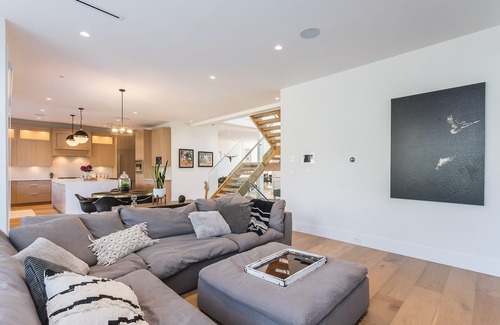 Coquitlam Casa | Stunning and Luxurious 3 Bedroom Mansion Beside Como Lake and Blue Mountain Park