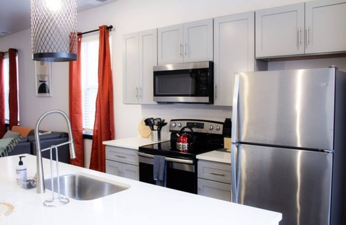 Bloomington Casa | Stunning and Modern 4-BR House with On-Site Pool