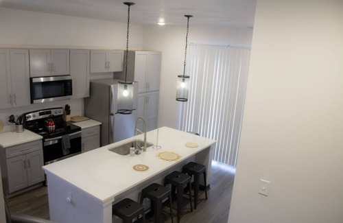 Bloomington Casa | Stunning and Modern 4-BR House with On-Site Pool