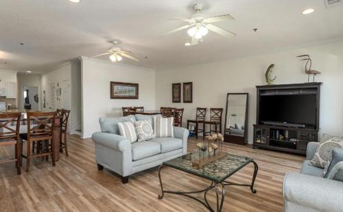 North Myrtle Beach Casa | Stunning and Spacious 5 BR Condo- With Ocean Views and more! Cherry Grove Villas 402