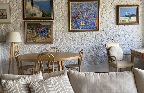 Upper Wakefield Apartamento | Stunning and Spacious Loft-Style Apartment in Historic Auburn