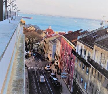 Alfama Apartamento | Stunning and Spacious Lofts just by Graça and Alfama