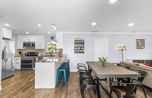 Boulevard Heights Casa | Stunning and Spacious 4 bedroom Hollywood Oasis with Private Pool & Covered Patio.