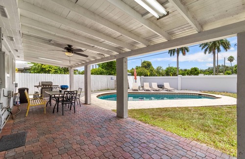 Boulevard Heights Casa | Stunning and Spacious 4 bedroom Hollywood Oasis with Private Pool & Covered Patio.