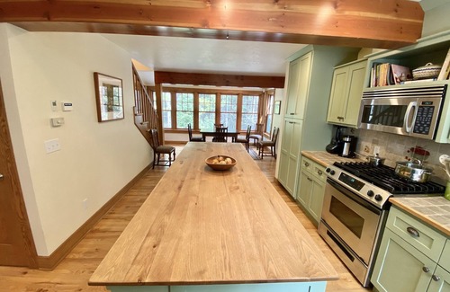 Fish Creek Cabaña | Stunning and Spectacular Cottage Nestled Amongst Lush Woods!