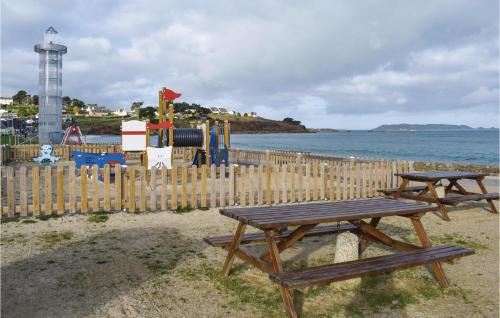 Trevou-Treguignec Apartamento | Stunning Apartment In Trevou Treguignec
