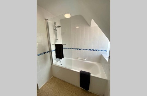 Westbourne Apartamento | Stunning Apartment - 5 Minute Walk to the Best Beach! - Great Location - Parking - Fast WiFi - Smart TV - Newly decorated - Close to Bournemouth & Poole Town Centre & Sandbanks